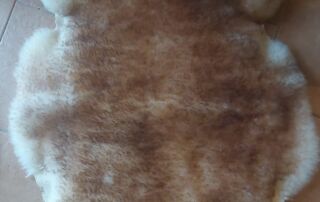 Schaffell weiss braune Spitzen 2